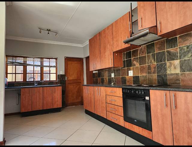 3 BEDROOM TOWNHOUSE FOR SALE IN BENDOR